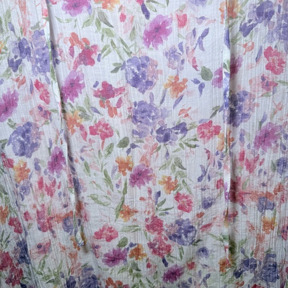 Chic Floral V-Neck Blouse - Picture 4 of 7